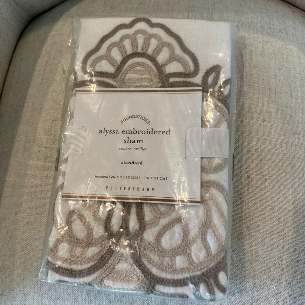 Pottery Barn Alyssa (2) Embroidered Medallion Paisley Floral Standard Sham New